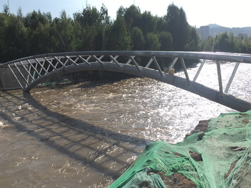 西寧中級(jí)法院對(duì)過(guò)桁架橋